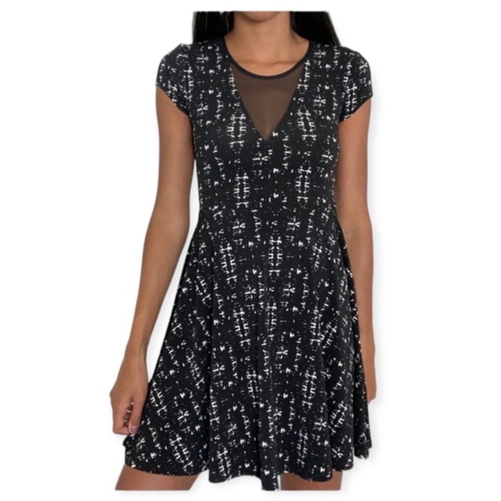 URBAN OUTFITTERS🦎Kimchi Blue Mesh Mini Dress🌵